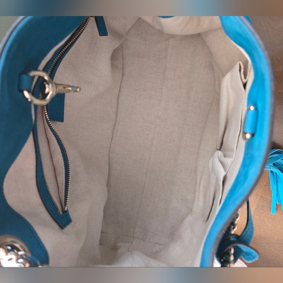 Gucci Medium Pebbled Suede Shoulder Bag - Picture 5 of 9